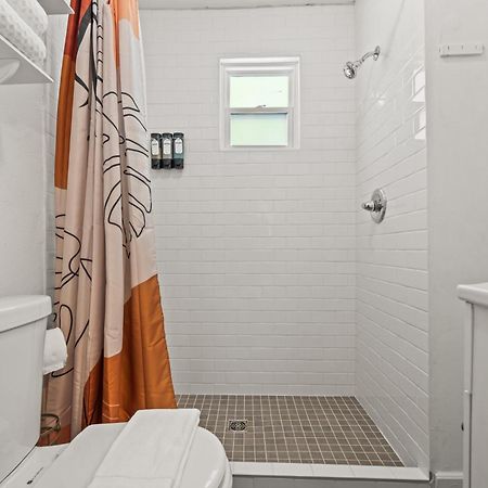 Cedar Blossom Bungalow Is A Cozy Getaway With A 5 Minute Walk To Downtown! 温泉城 外观 照片