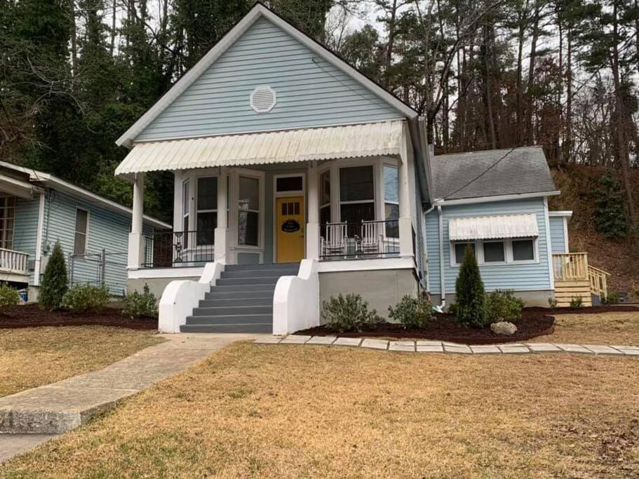 Cedar Blossom Bungalow Is A Cozy Getaway With A 5 Minute Walk To Downtown! 温泉城 外观 照片