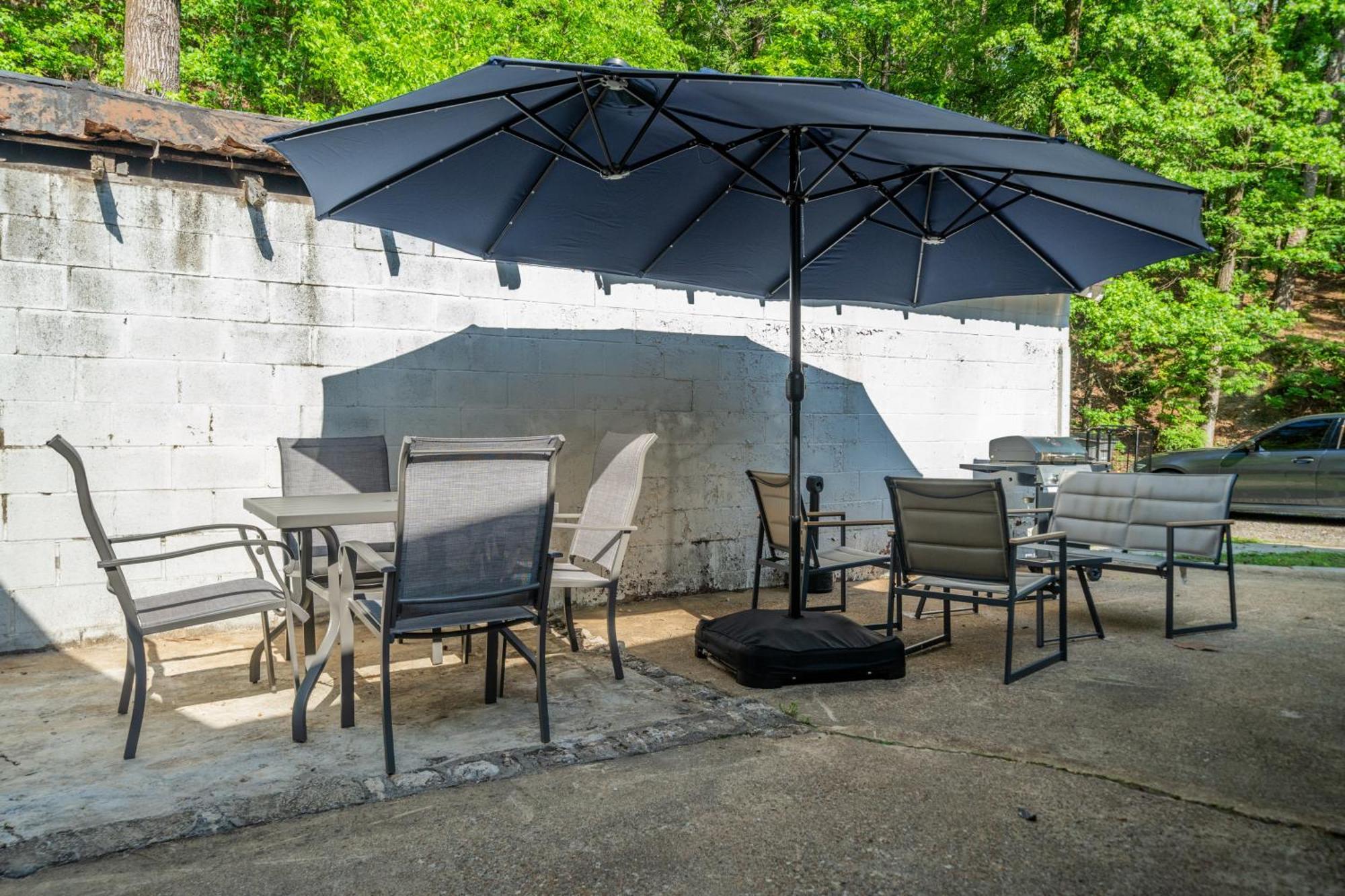Cedar Blossom Bungalow Is A Cozy Getaway With A 5 Minute Walk To Downtown! 温泉城 外观 照片
